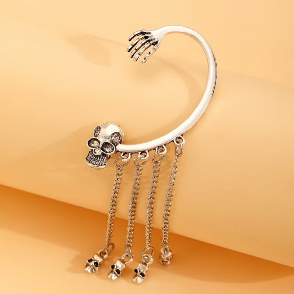 Gothic Silver Skull Chain Ear Cuff - Picture 2 of 3